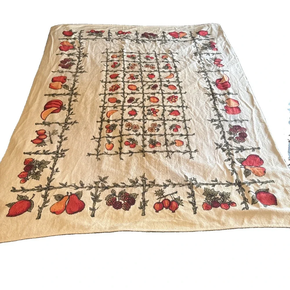 Vtg MCM 50s 60s 70s Fruit Daisy Cottage Charm Fall Tablecloth  51X47